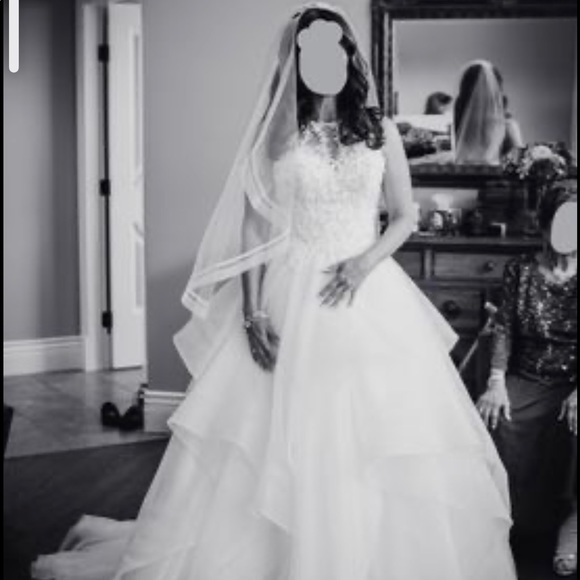 Wedding Dress 👀 | Maggie Sottero Size 4 (tag: Size 6) - Picture 5 of 13